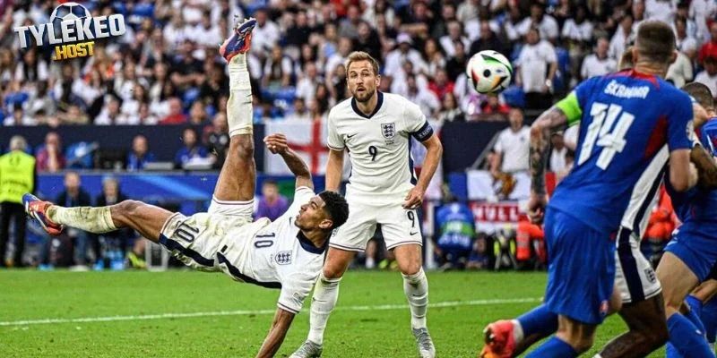 Bellingham chấn thương có lợi, Lewandowski tính bến mới