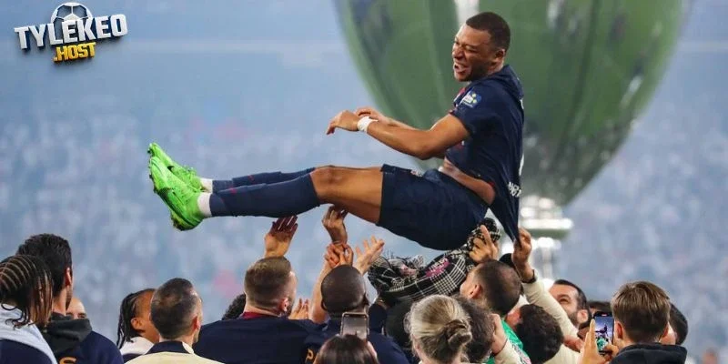 Mbappe lập mốc ở Real, Man City vào tháng ba