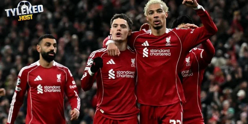 4 lý do Liverpool gục ngã, Barca săn Van de Ven