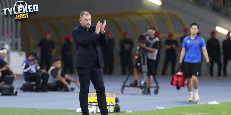 Lý do Cklamovski bất bại vẫn mất tất cả